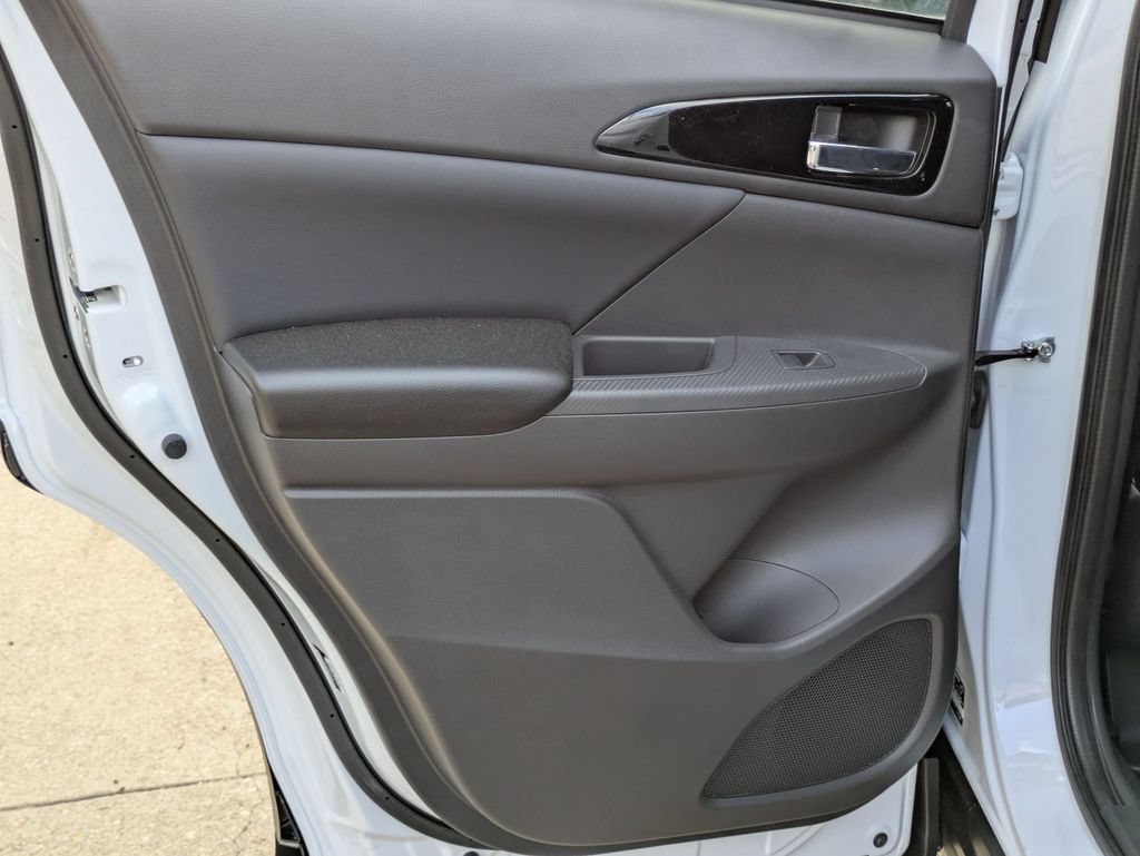 New 2025 Mitsubishi Eclipse Cross AWD image 14