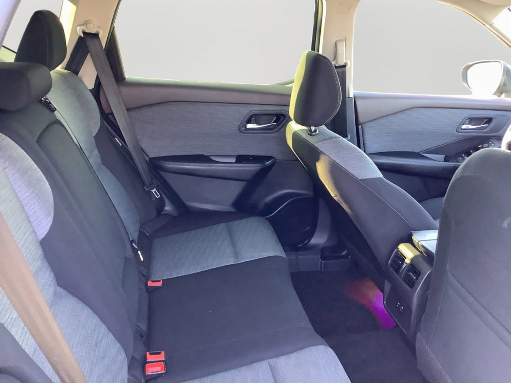 Used 2023 Nissan Rogue SV image 13