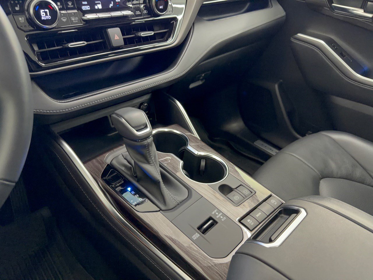 Used 2022 Toyota Highlander Limited FWD image 21