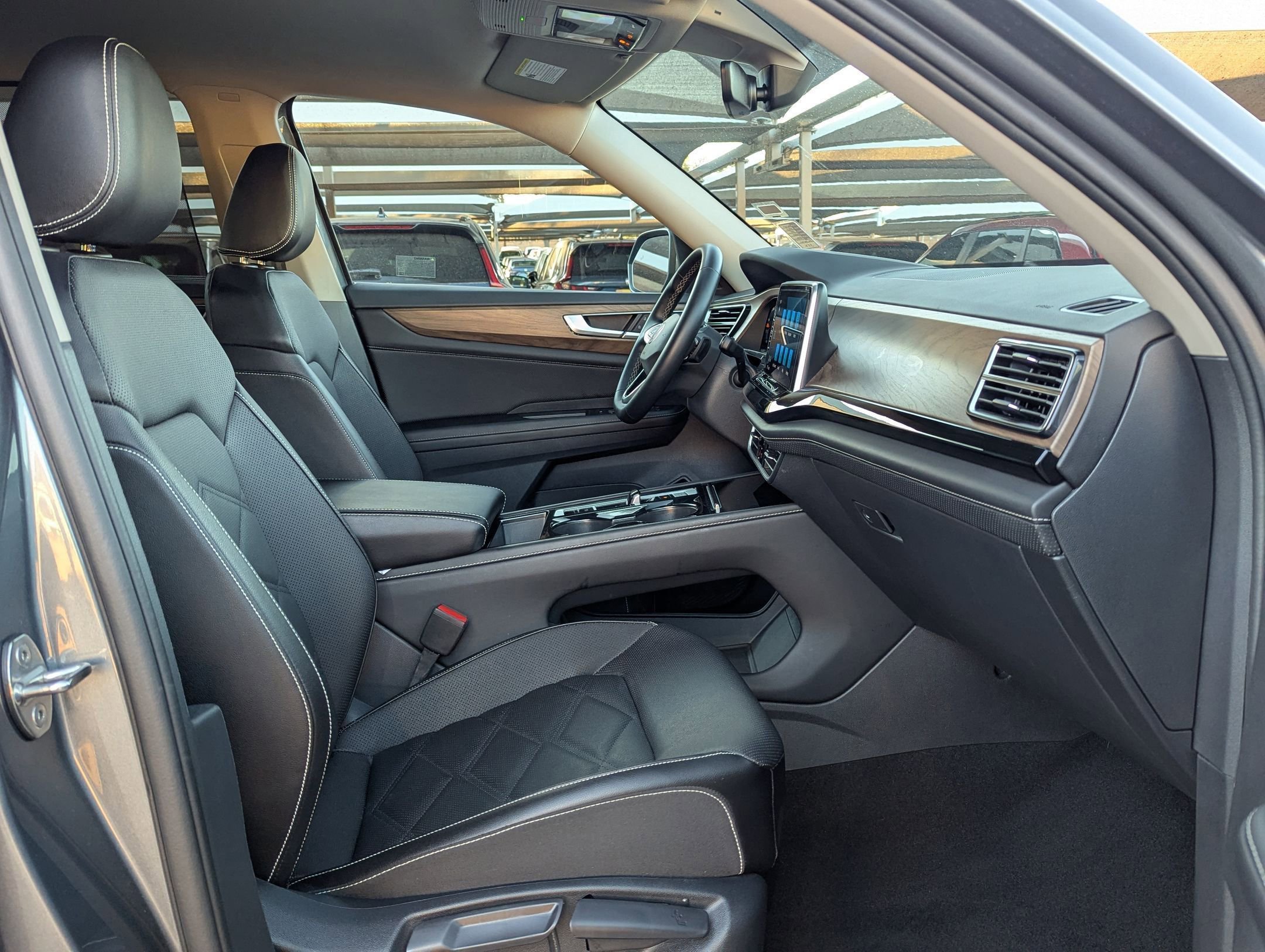 Used 2025 Volkswagen Atlas SE FWD image 27