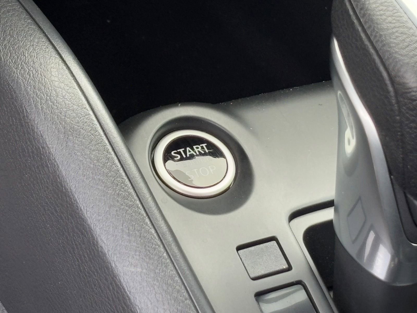 Certified 2025 Nissan Kicks Play S image 24