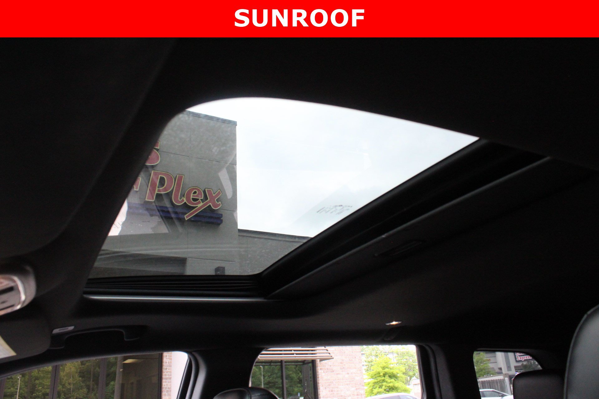 Used 2019 Jeep Grand Cherokee Limited AWD/4WD image 25