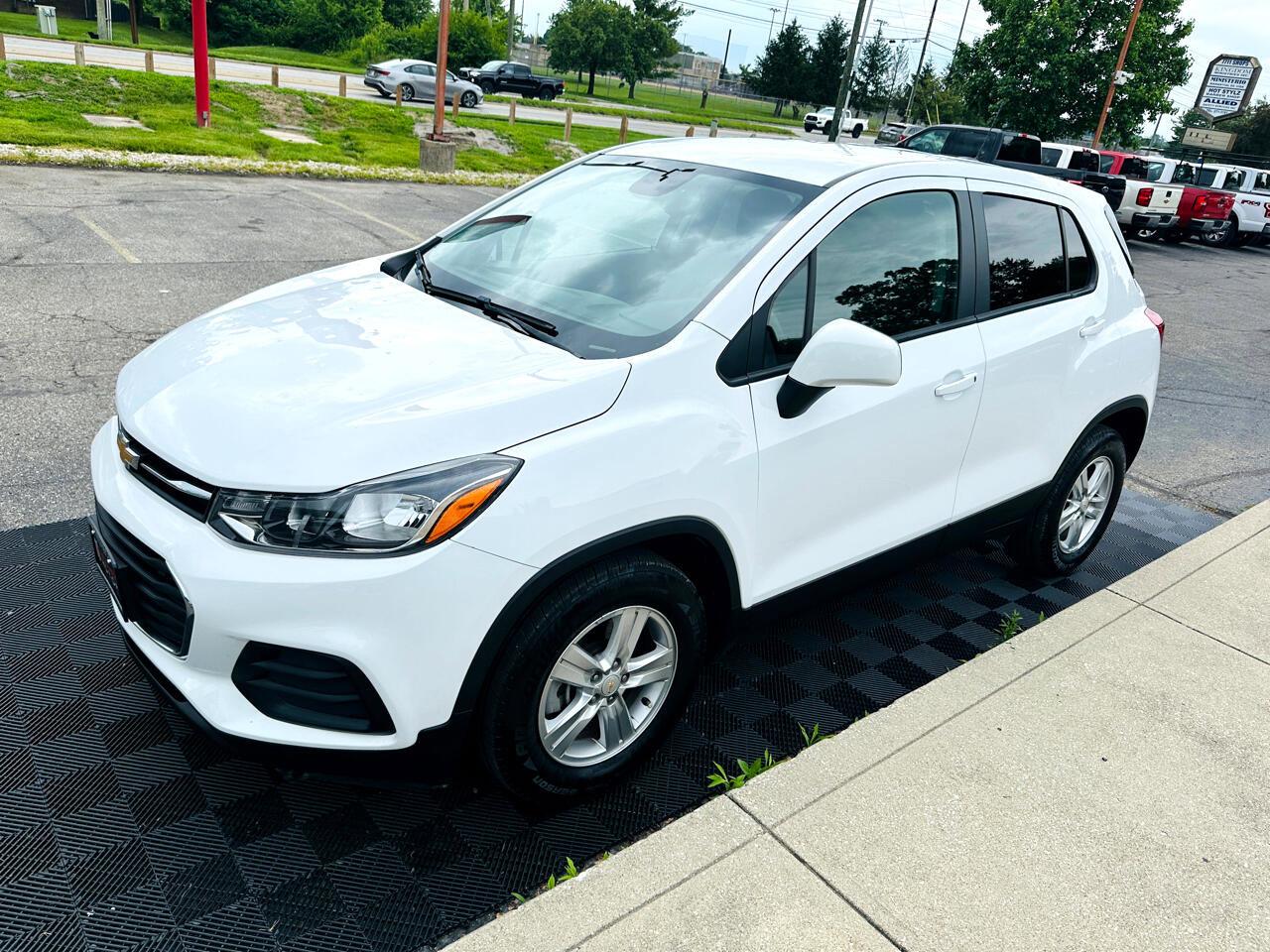 Used 2022 Chevrolet Trax LS w/ Tint and Cruise Package image 7