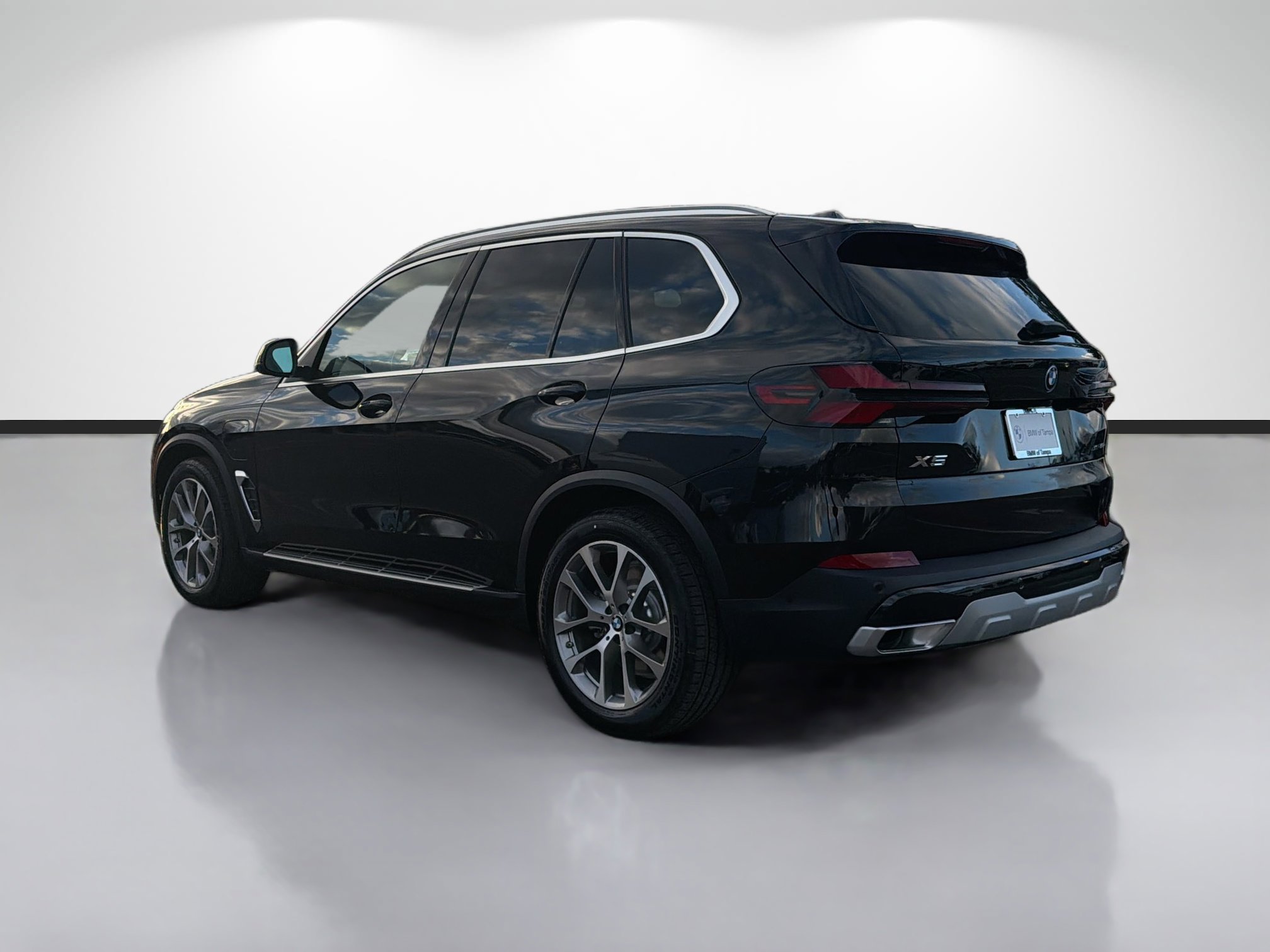 New 2026 BMW X5 xDrive50e w/ Executive Package image 5