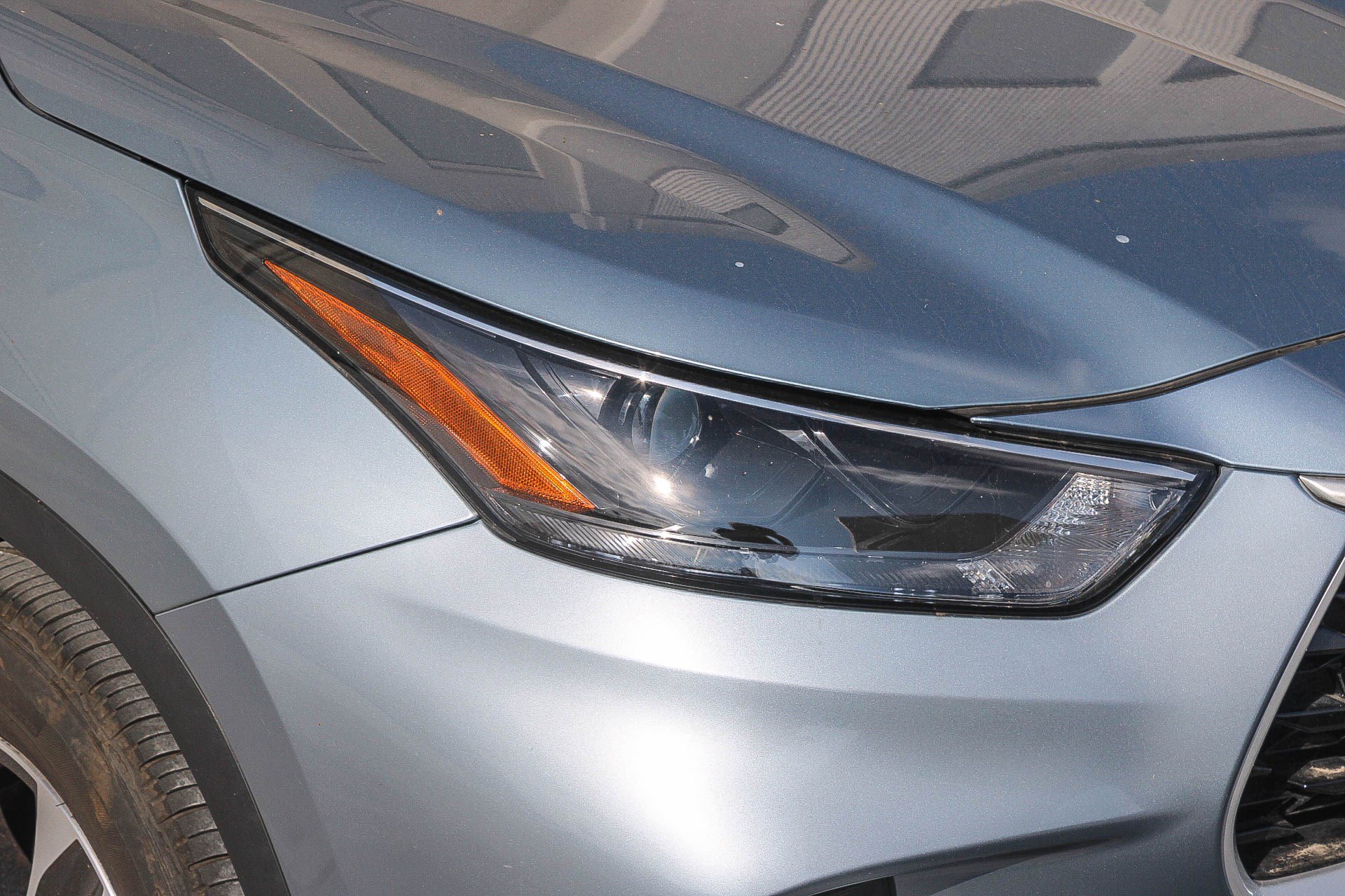 Used 2024 Toyota Highlander XLE FWD image 2