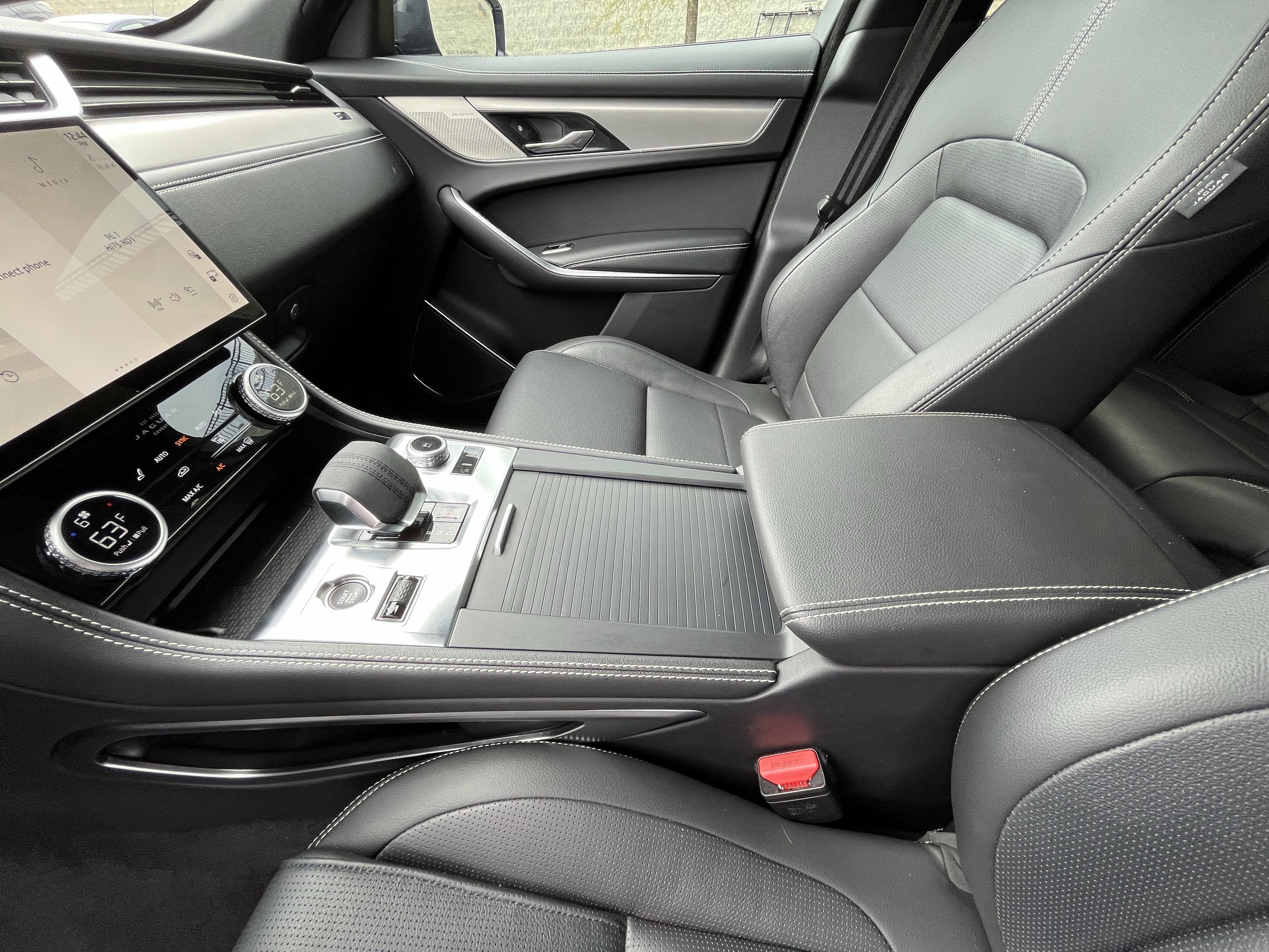 Certified 2025 Jaguar F-PACE R-Dynamic S AWD/4WD image 26