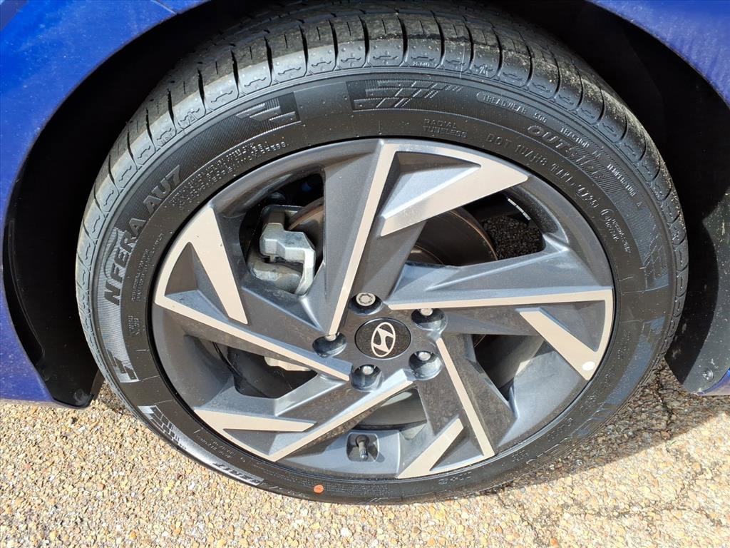 Used 2024 Hyundai Elantra SEL w/ Convenience Package image 9