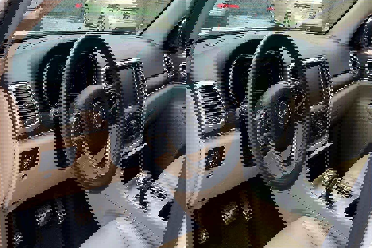 Used 2015 Jeep Grand Cherokee Limited w/ Mopar Chrome Edition Group RWD image 17