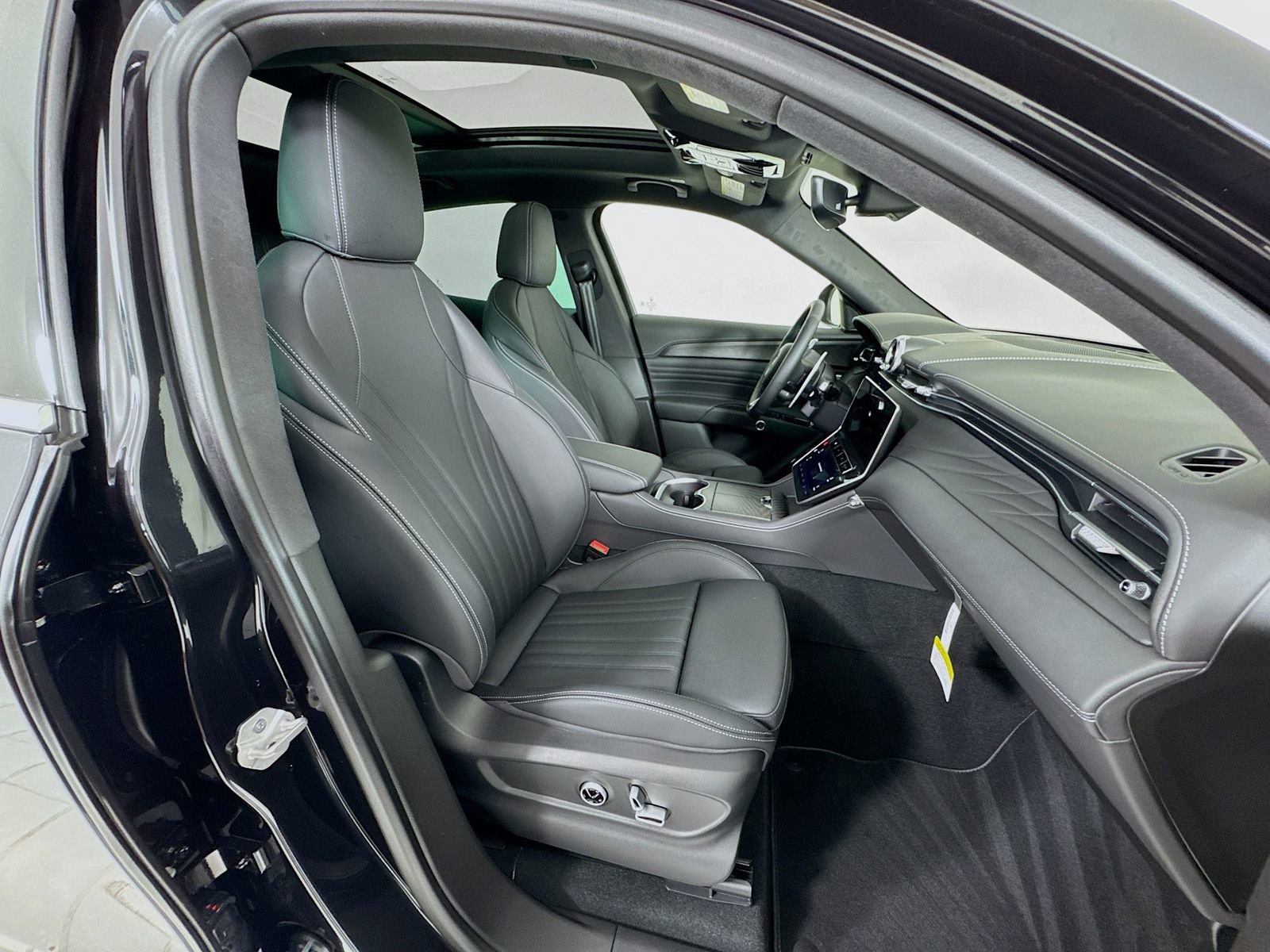 New 2025 Maserati Grecale GT image 29