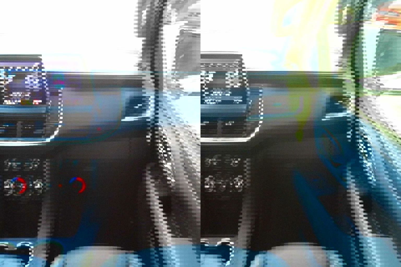 Used 2021 GMC Yukon SLT w/ SLT Premium Package image 12