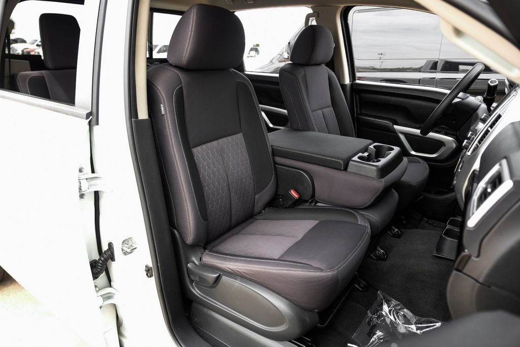 Used 2021 Nissan Titan SV image 32