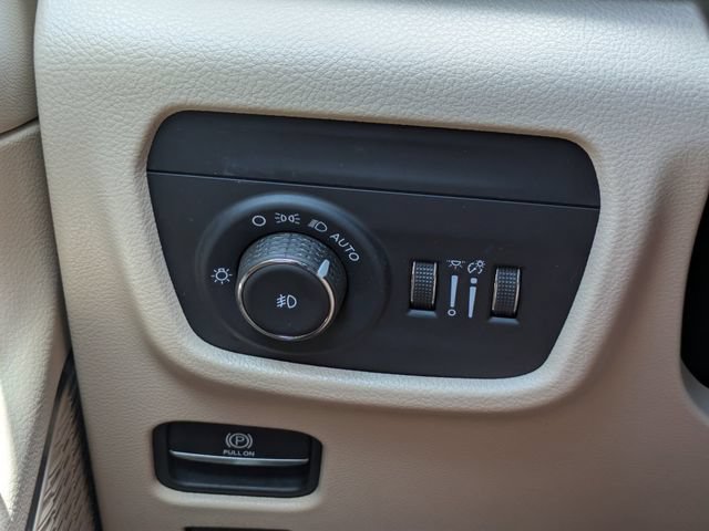 Used 2024 Jeep Grand Cherokee Limited w/ Luxury Tech Group II AWD/4WD image 31