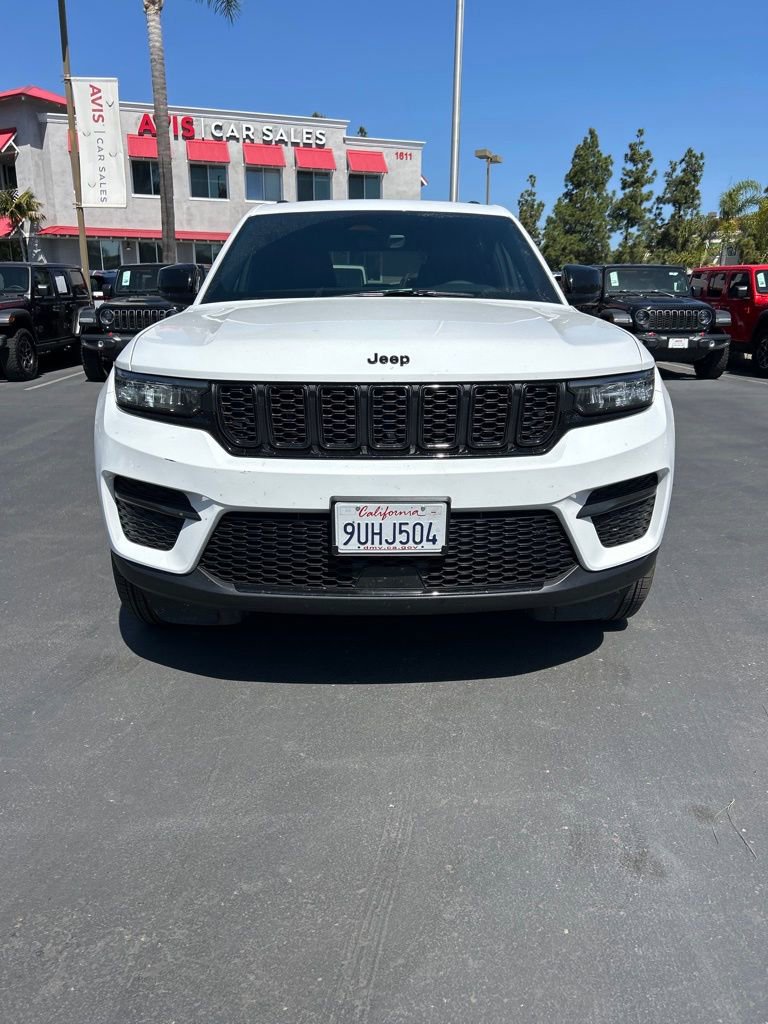 Used 2025 Jeep Grand Cherokee Altitude image 6