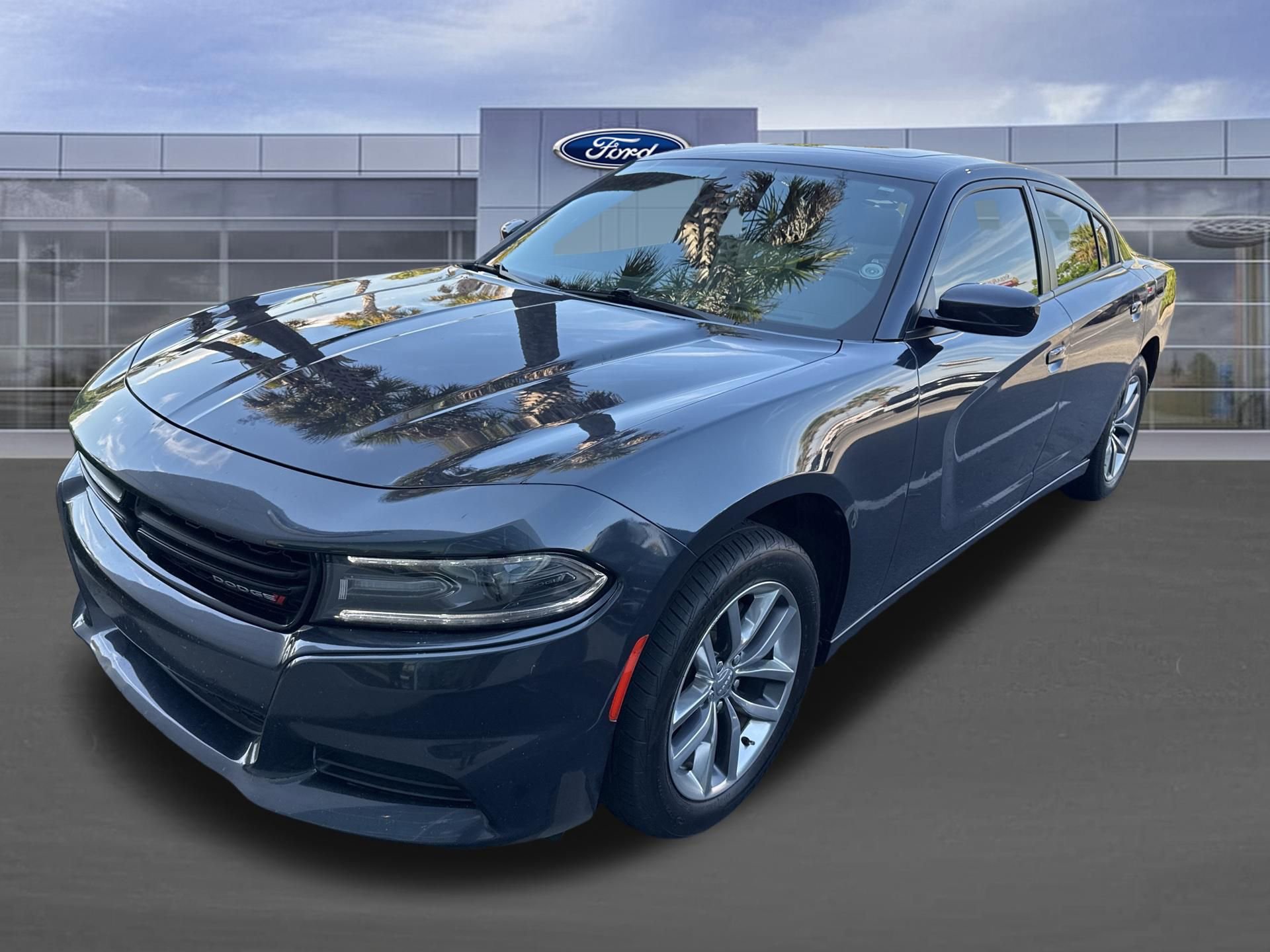 Used 2016 Dodge Charger SXT w/ Plus Group RWD image 9