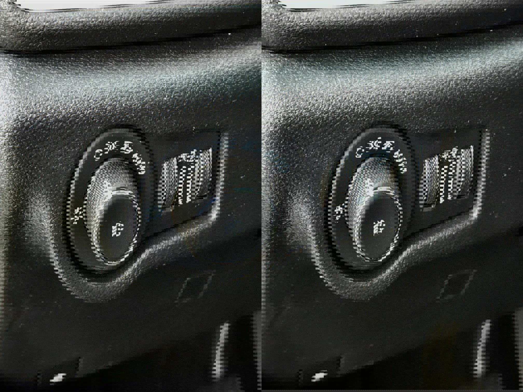 Used 2025 Chrysler Pacifica Select FWD image 12