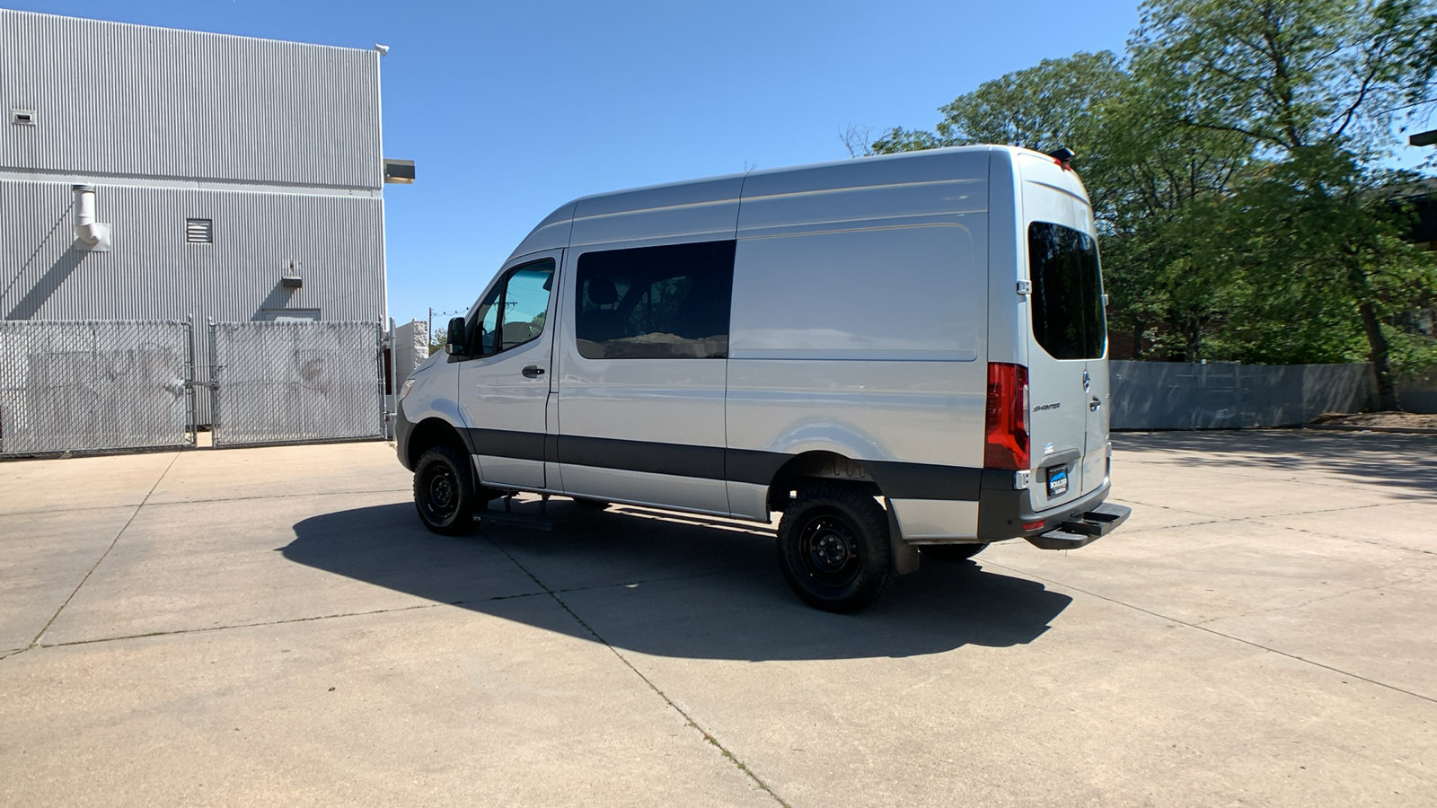 Used 2024 Mercedes-Benz Sprinter 2500 image 3