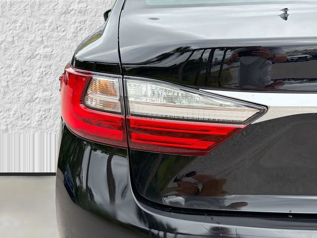 Used 2017 Lexus ES 350 w/ Premium Package image 10