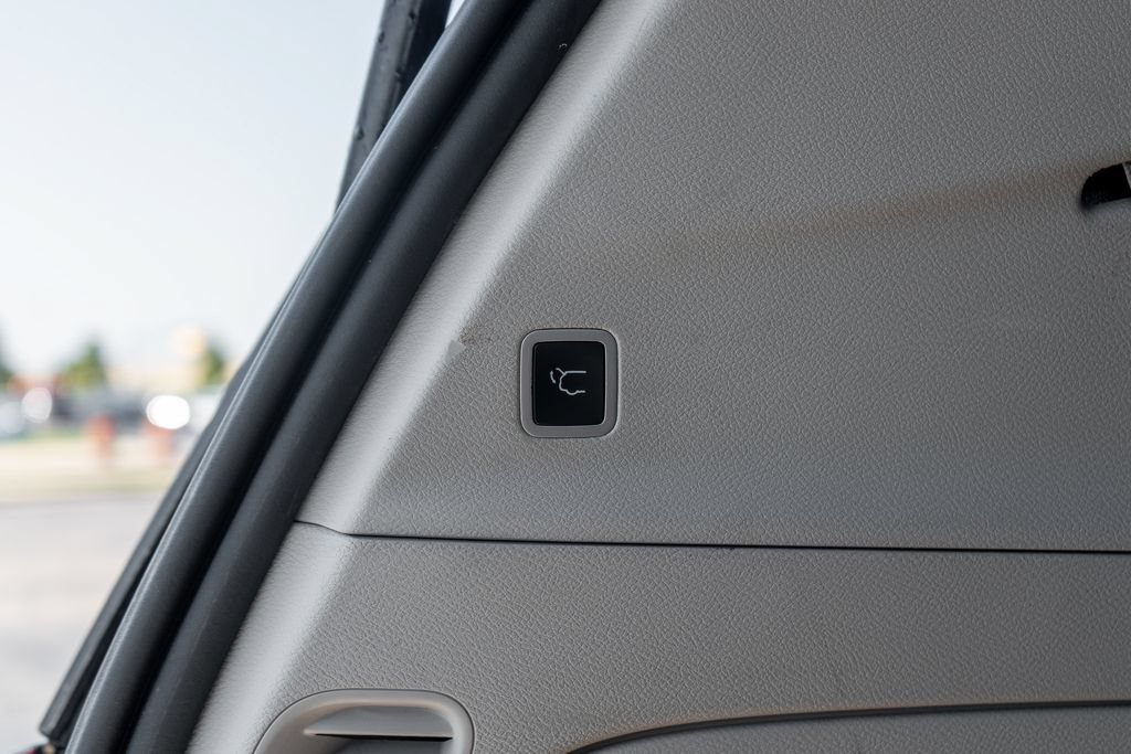 Used 2023 Chrysler Voyager LX FWD image 11