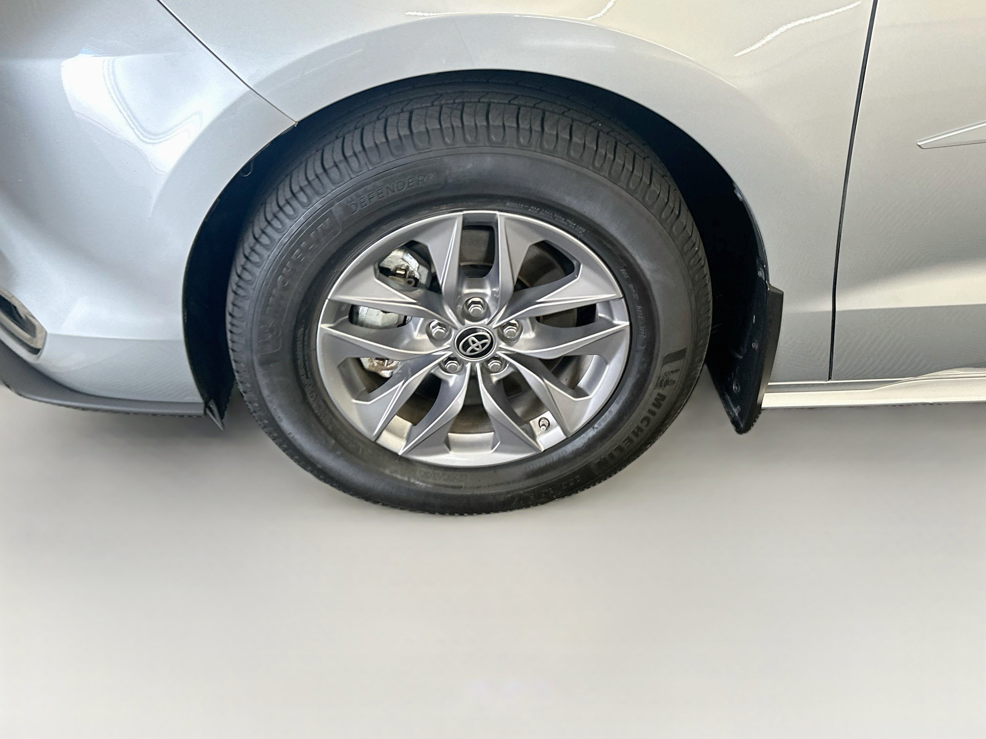 Used 2024 Toyota Sienna XLE w/ XLE Plus Package AWD/4WD image 11
