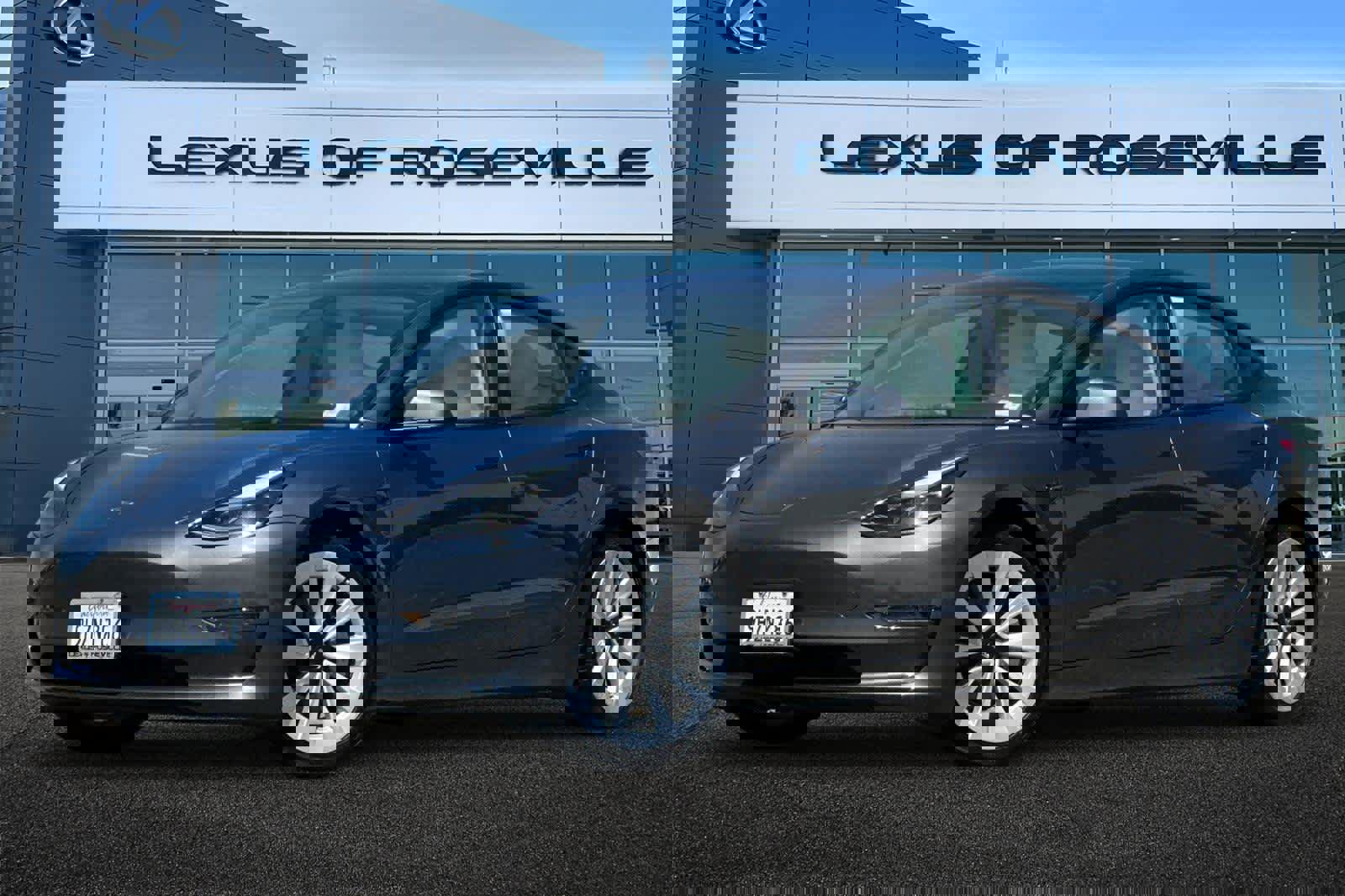 Used 2023 Tesla Model 3 Standard Range image 1