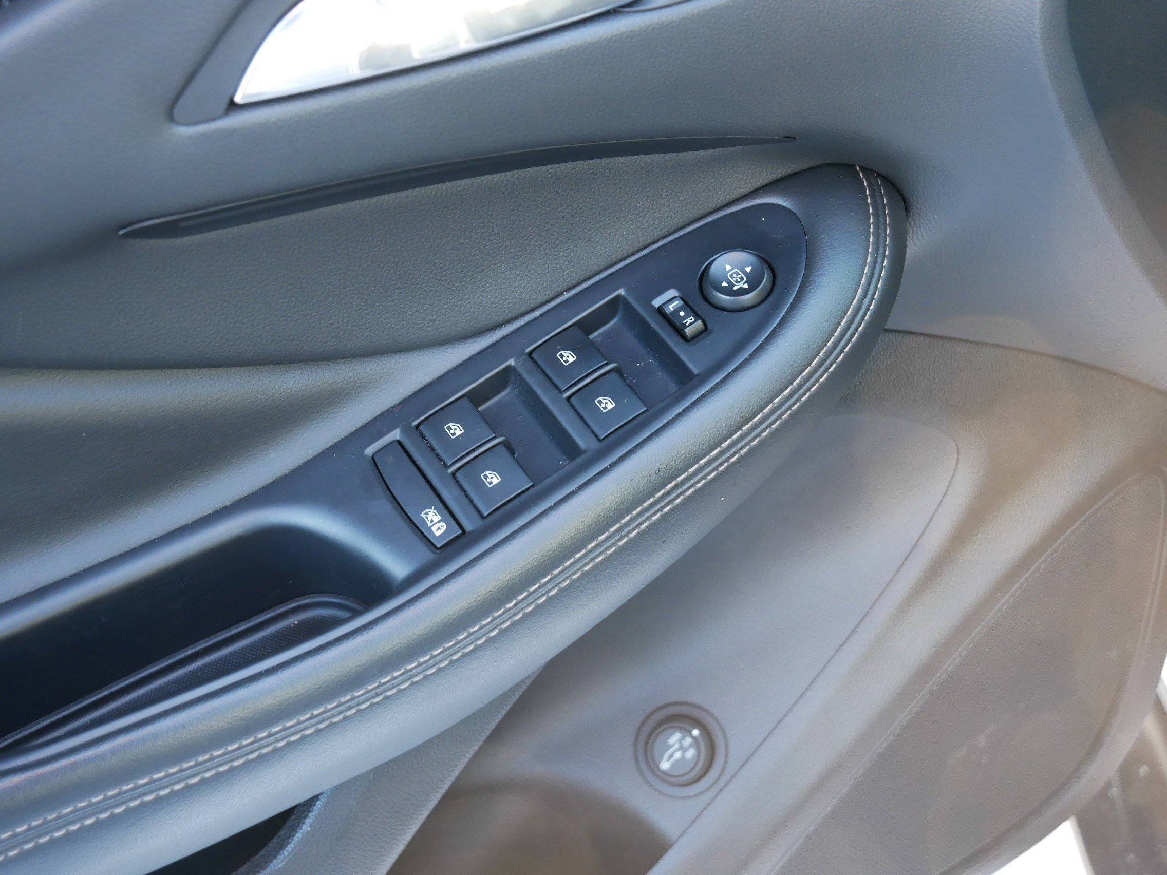 Used 2017 Buick Envision Essence w/ LPO, Cargo Package image 19