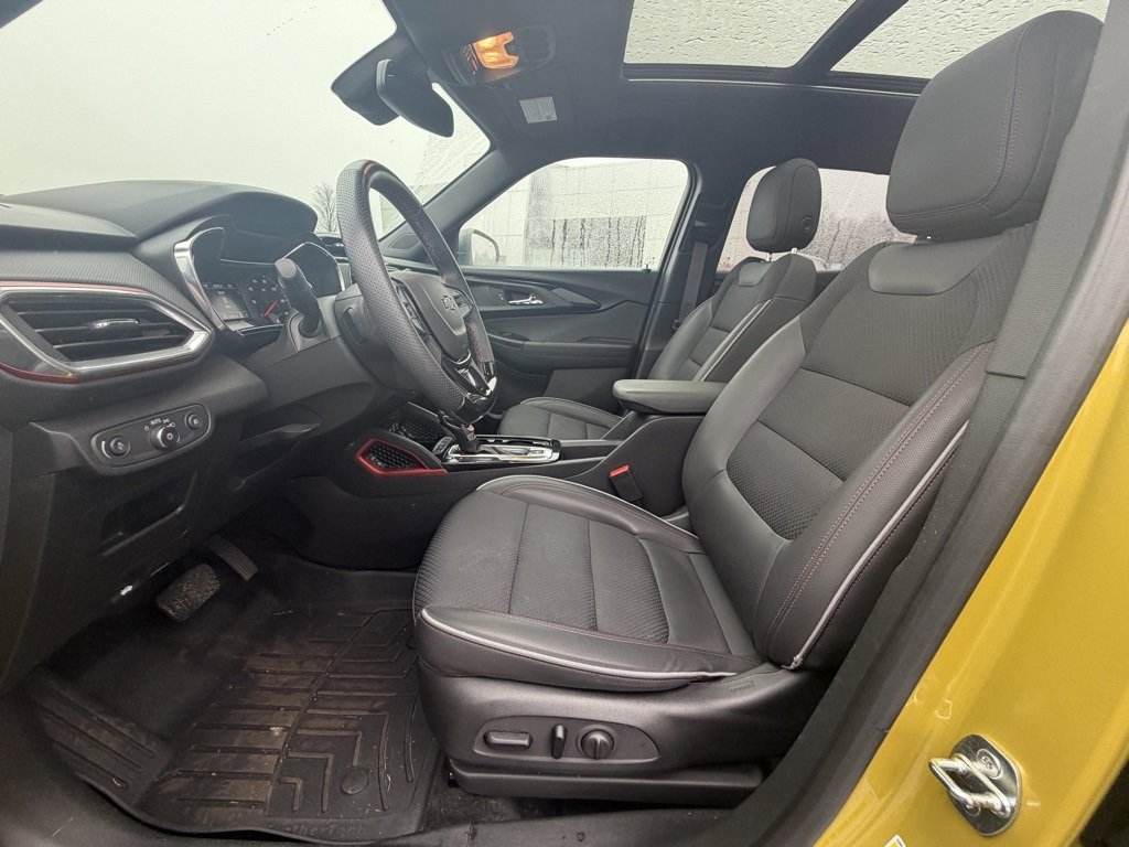 Used 2023 Chevrolet TrailBlazer RS w/ Sun and Liftgate Package image 17