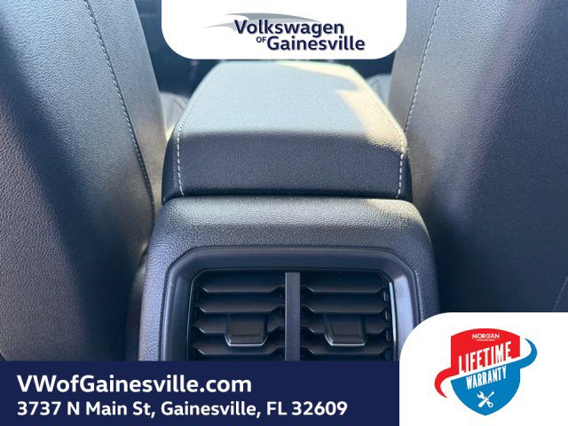 Certified 2024 Volkswagen Taos SE image 11