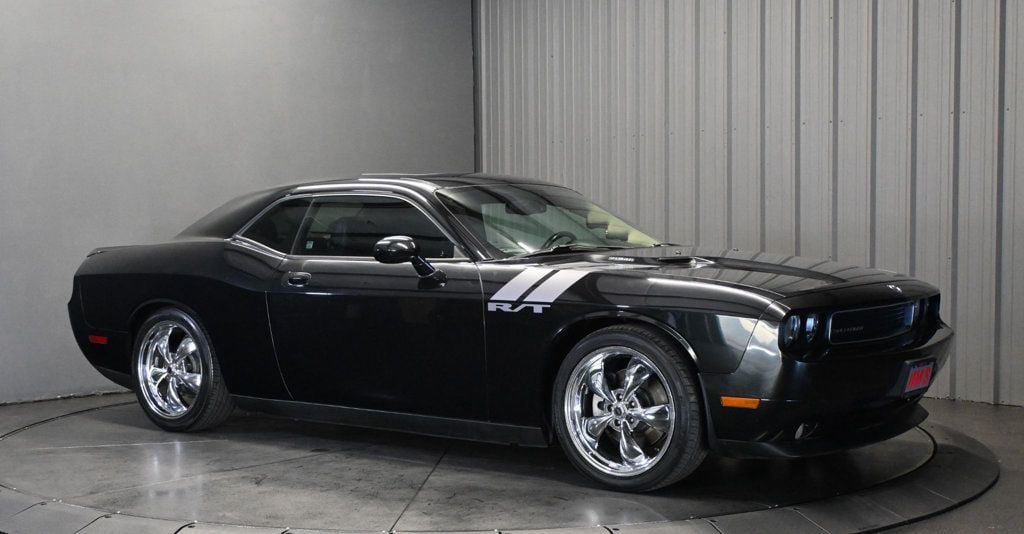 Used 2010 Dodge Challenger R/T RWD image 3