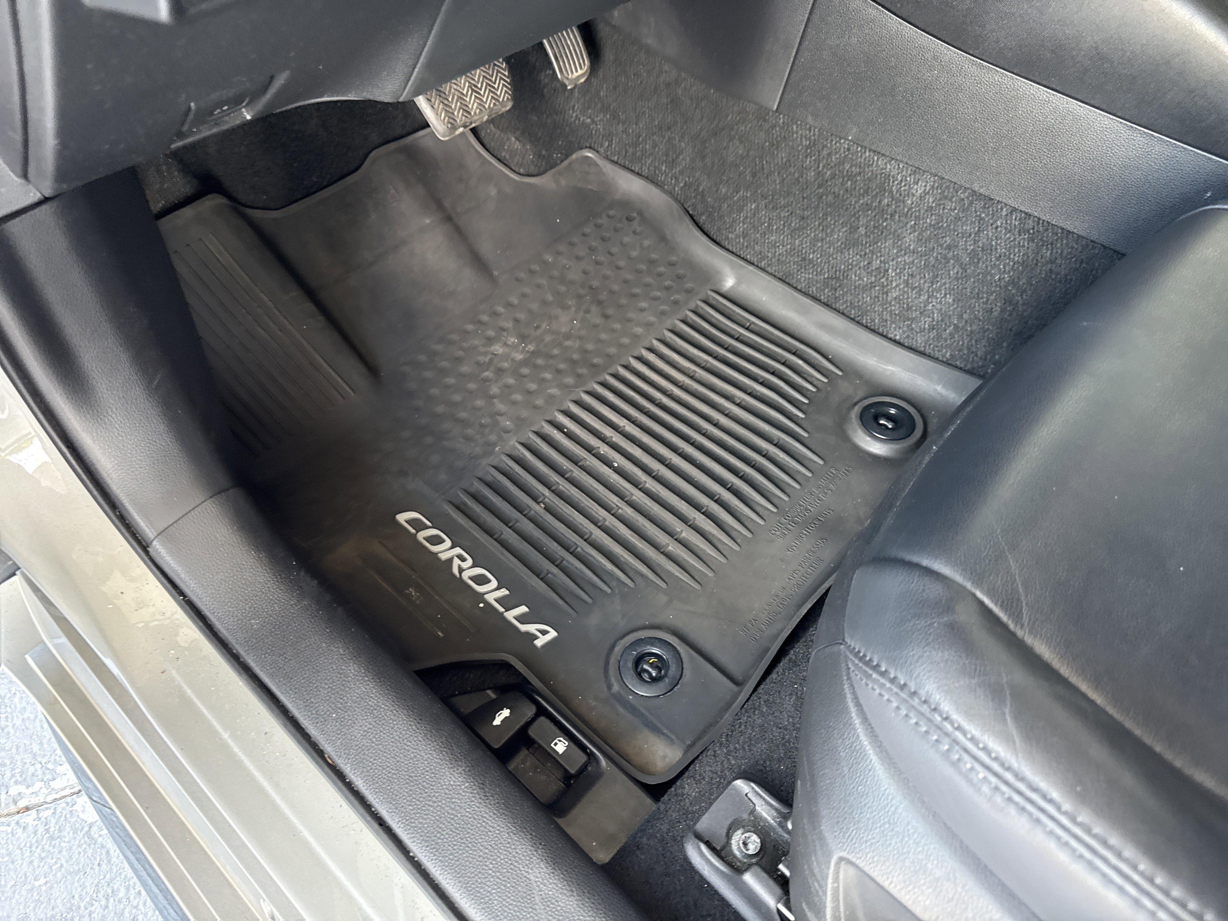 Used 2023 Toyota Corolla XSE w/ Carpet Mat Package (TMS) FWD image 16