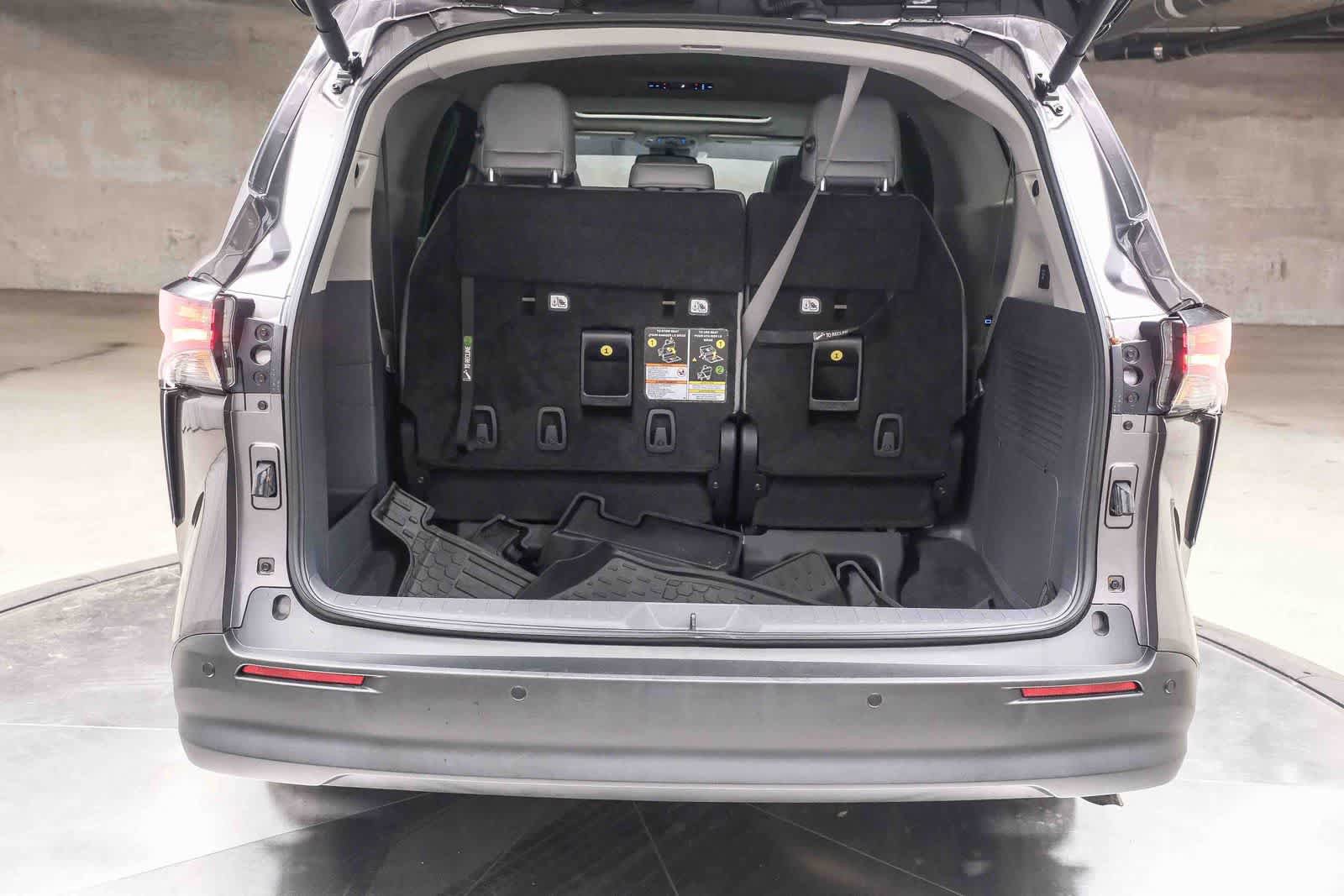Used 2024 Toyota Sienna XLE w/ XLE Plus Package image 27