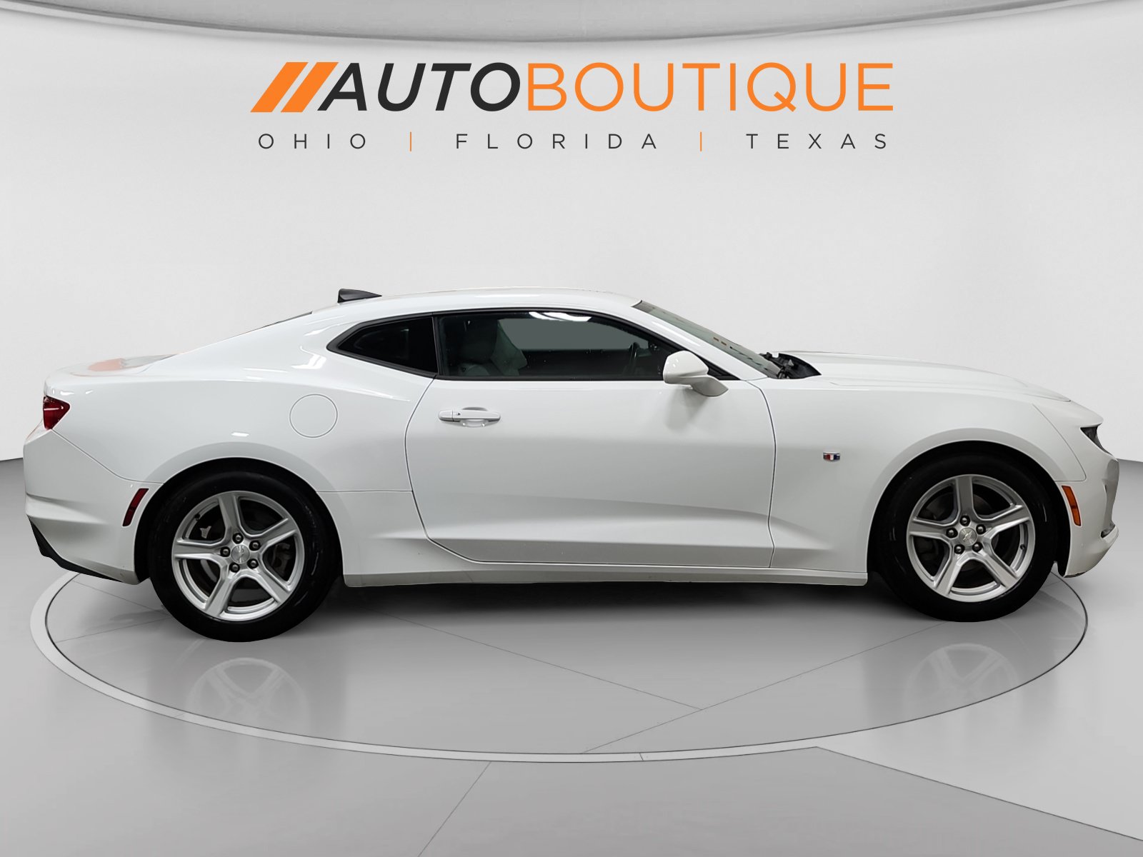 Used 2020 Chevrolet Camaro LT RWD image 6