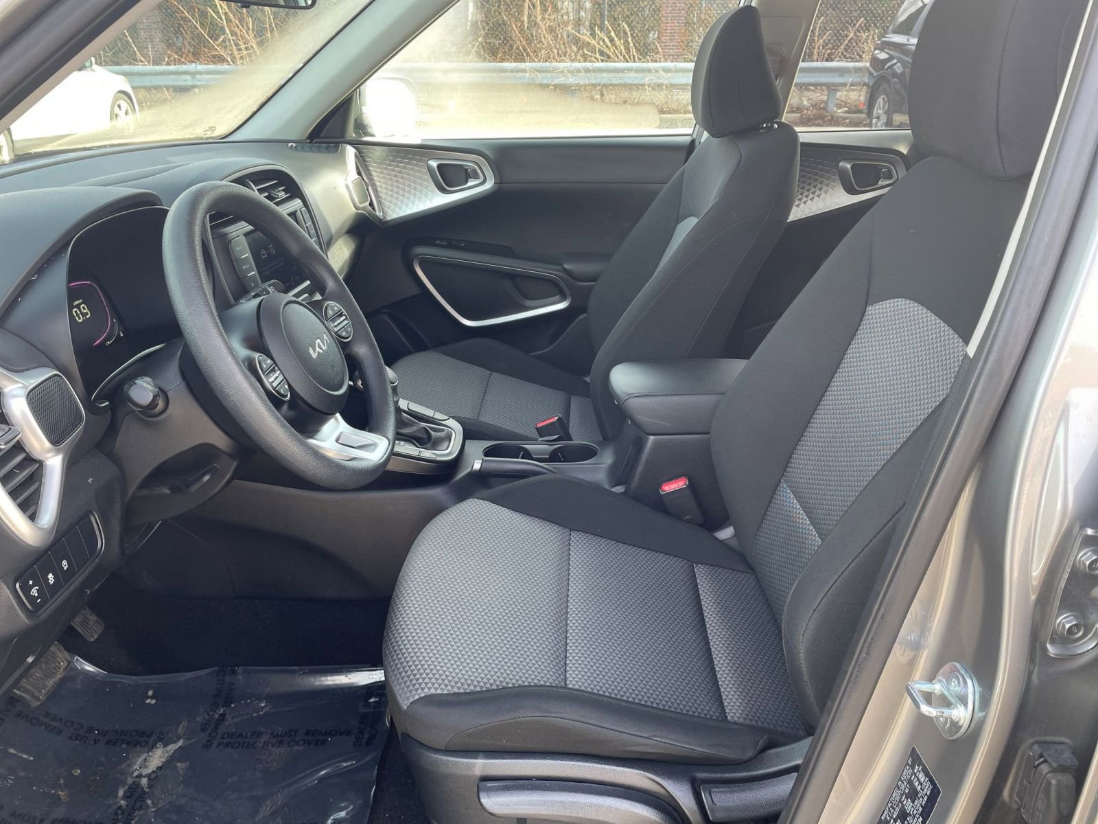 Used 2025 Kia Soul LX w/ LX Technology Package FWD image 24