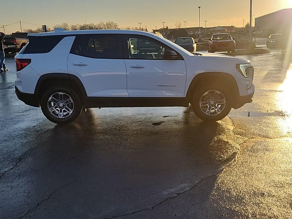 Used 2025 GMC Terrain Elevation image 10