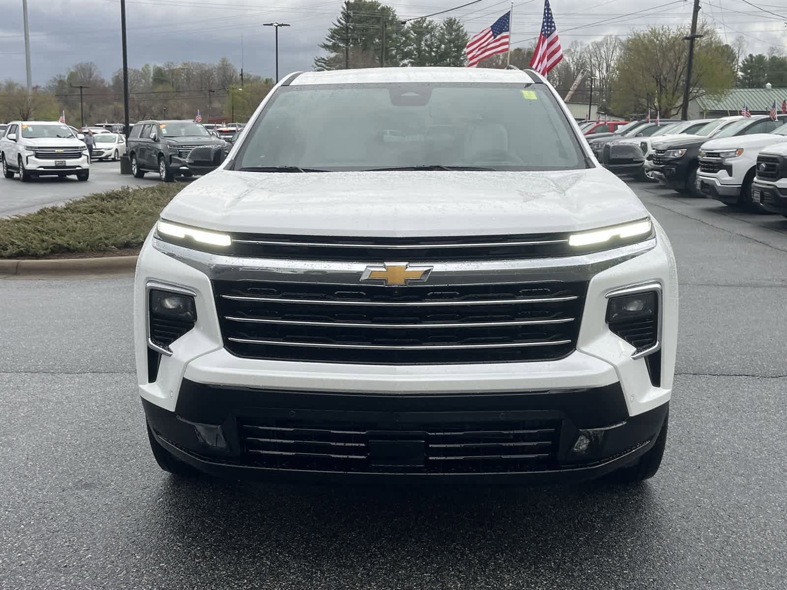 New 2025 Chevrolet Traverse High Country FWD image 3