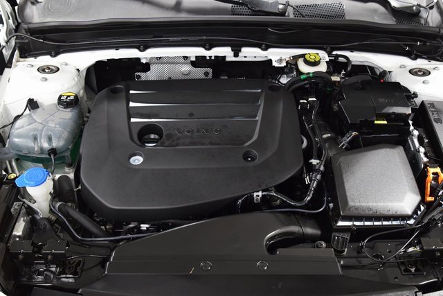 Used 2025 Volvo XC40 B5 Plus image 28