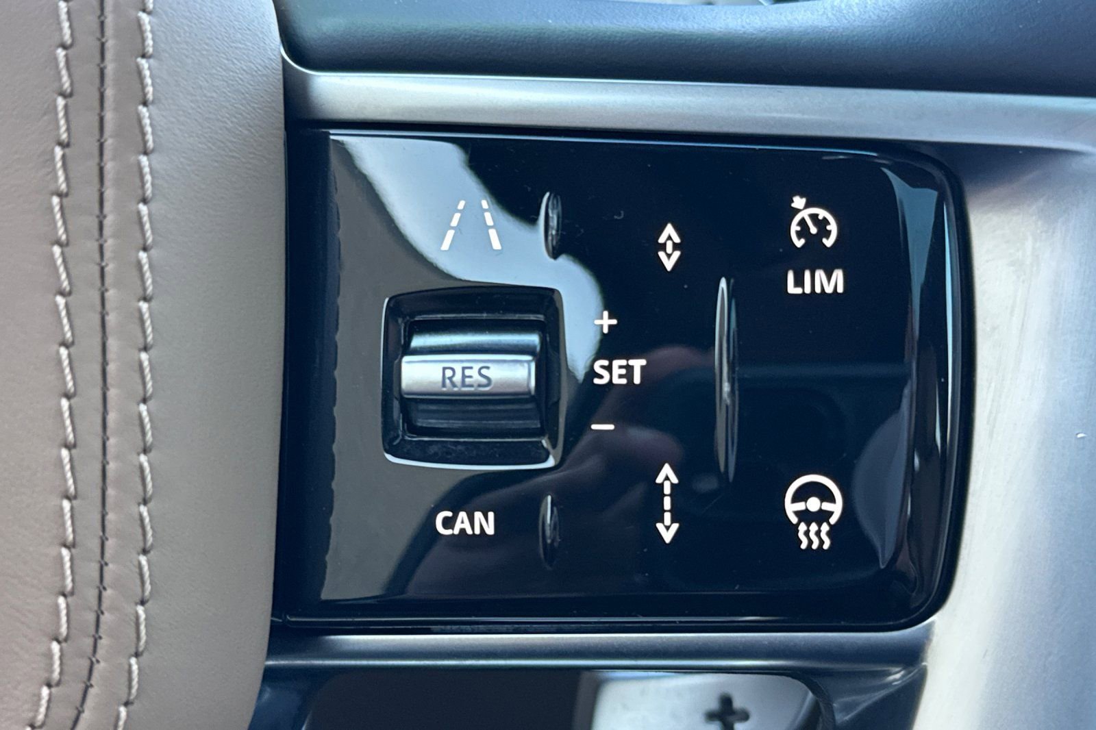 Certified 2023 Land Rover Range Rover SE image 29