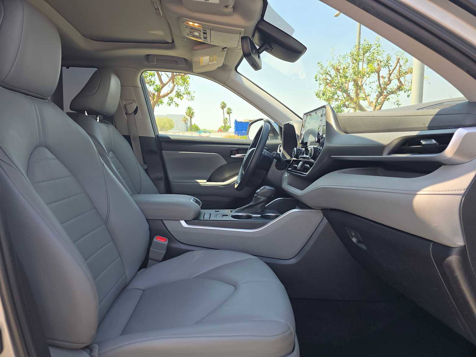 Used 2022 Toyota Highlander XLE image 11