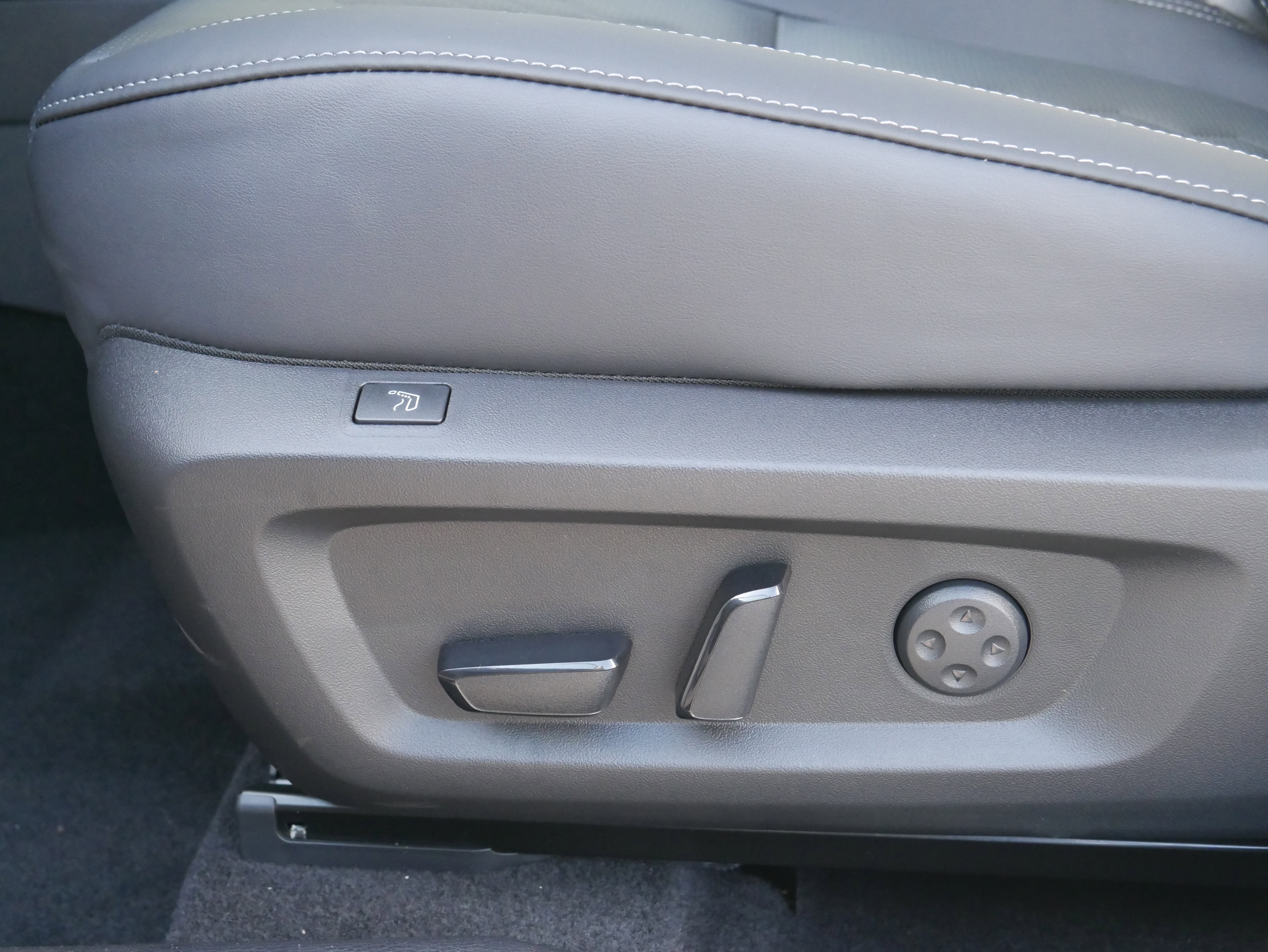 New 2025 Mitsubishi Outlander 4WD Plug-In Hybrid image 13