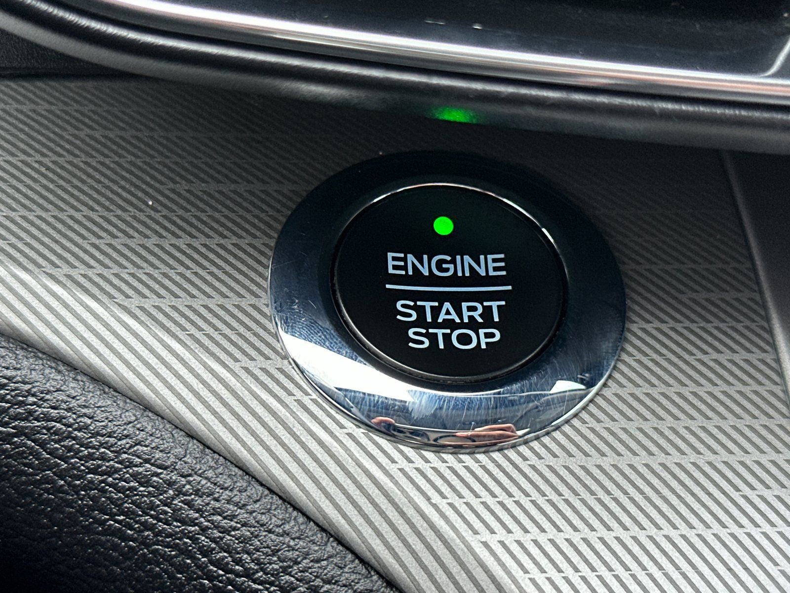 Used 2021 Ford Explorer XLT w/ Equipment Group 202A image 31