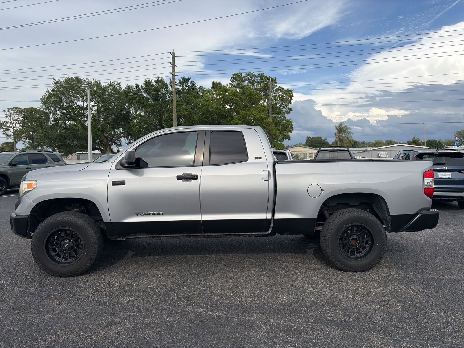 Used 2014 Toyota Tundra SR5 w/ SR5 Upgrade Package image 4