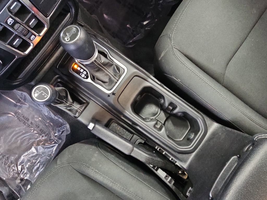 Used 2020 Jeep Wrangler Unlimited Sahara AWD/4WD image 22
