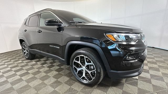 Used 2024 Jeep Compass Limited AWD/4WD image 2
