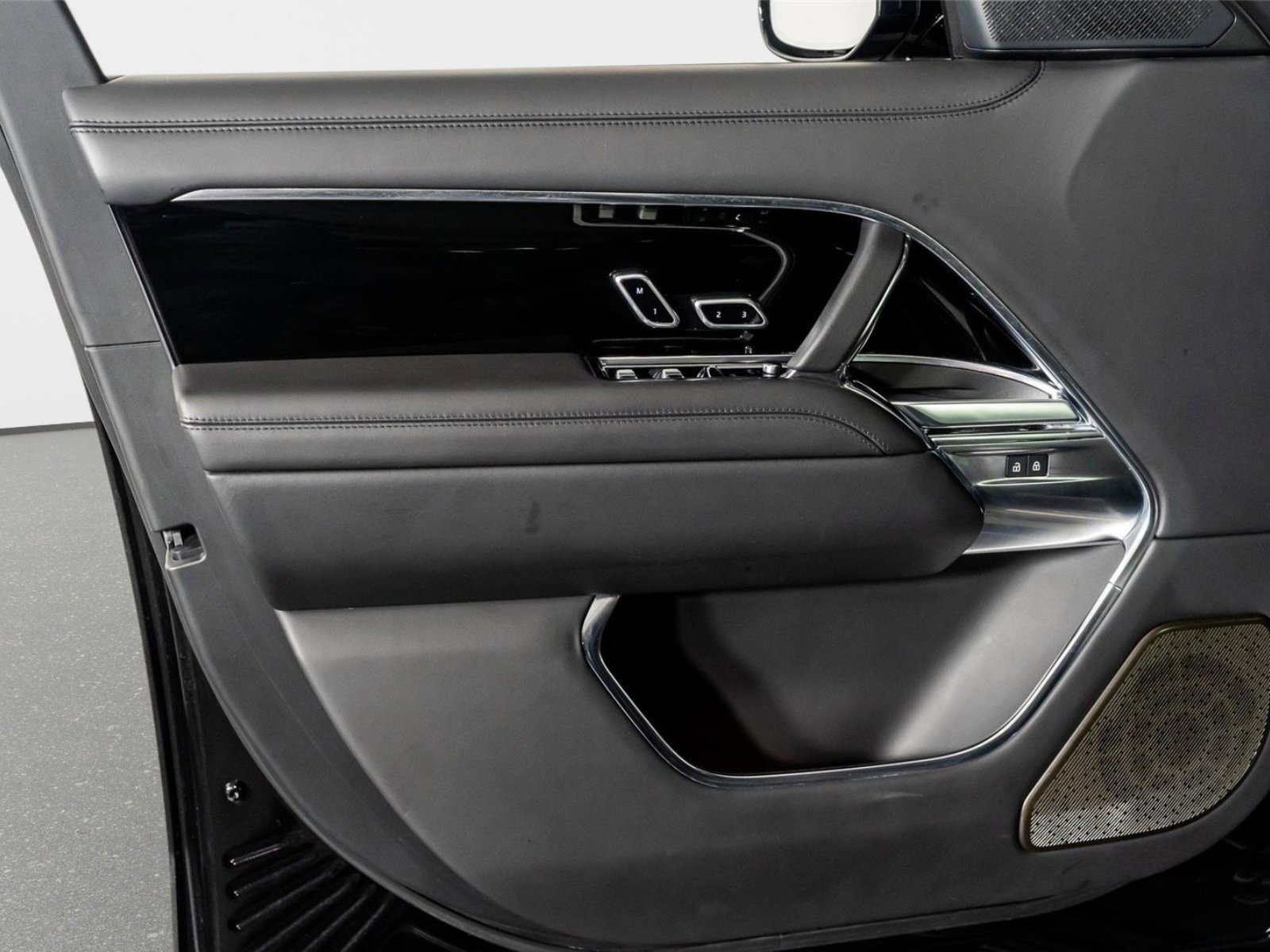 Used 2024 Land Rover Range Rover Long Wheelbase Autobiography image 44