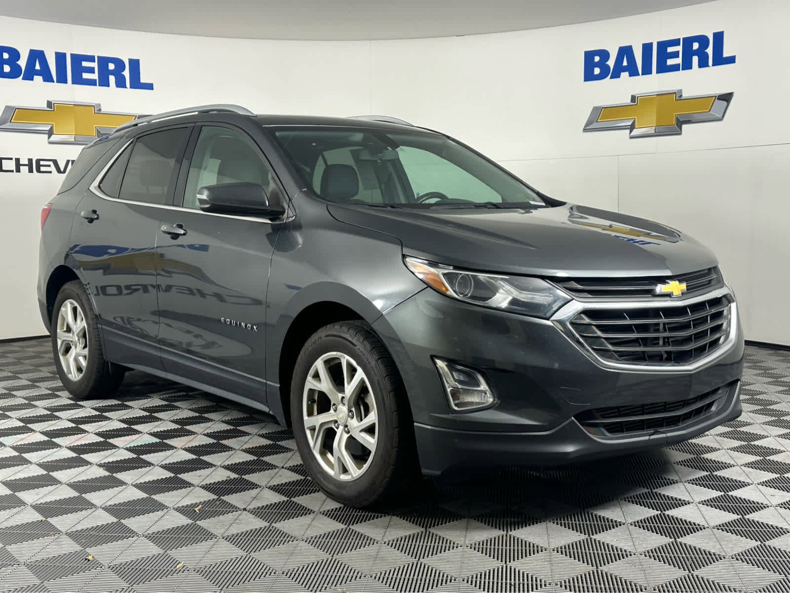 Used 2019 Chevrolet Equinox LT w/ Sun & Navigation Package image 3
