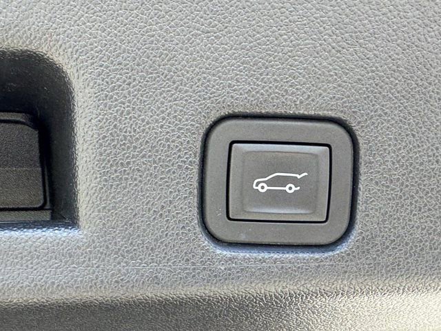 Used 2025 Chevrolet Traverse Z71 w/ Driver Confidence Package image 31