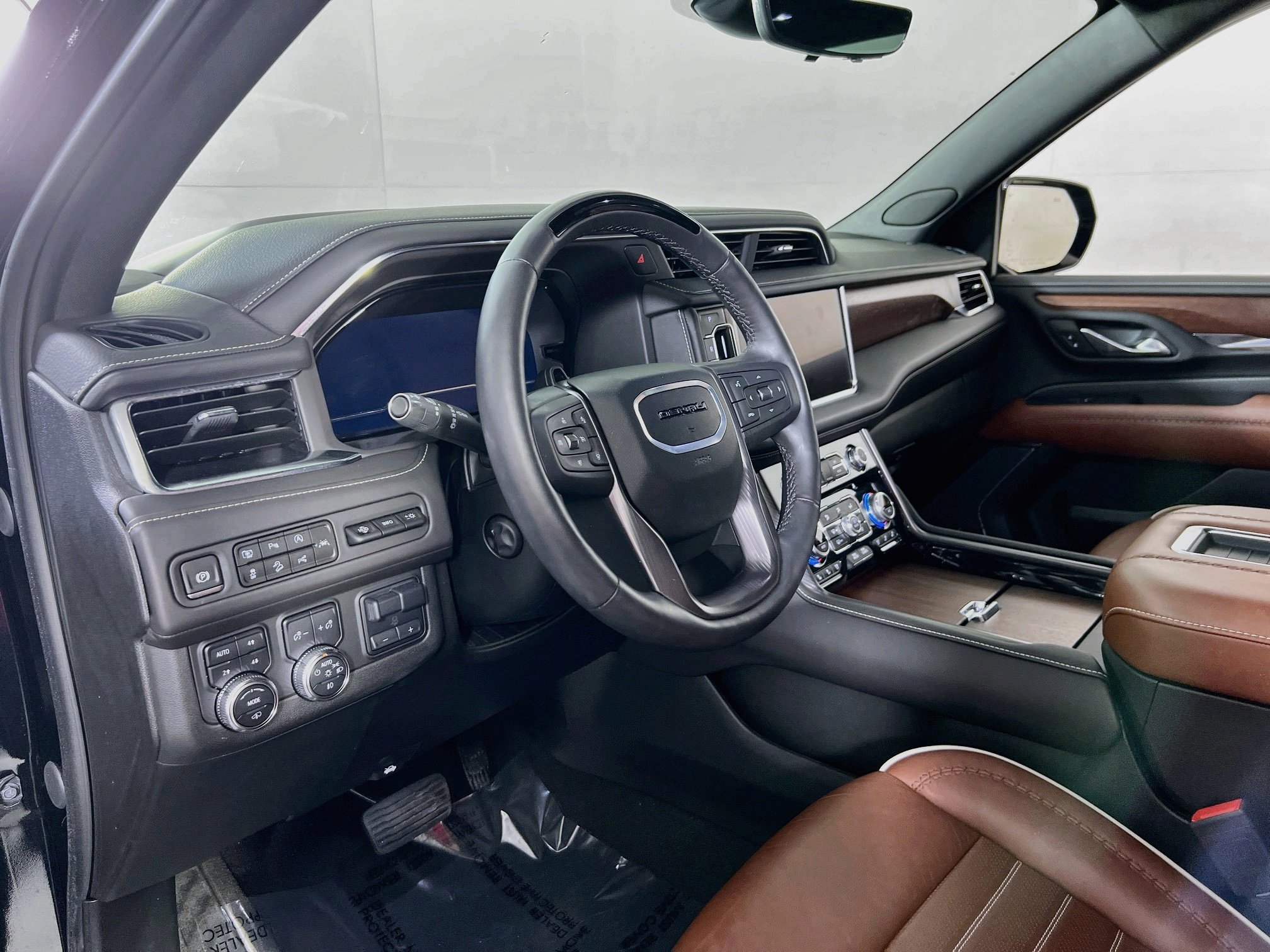 Used 2024 GMC Yukon XL Denali Ultimate image 9