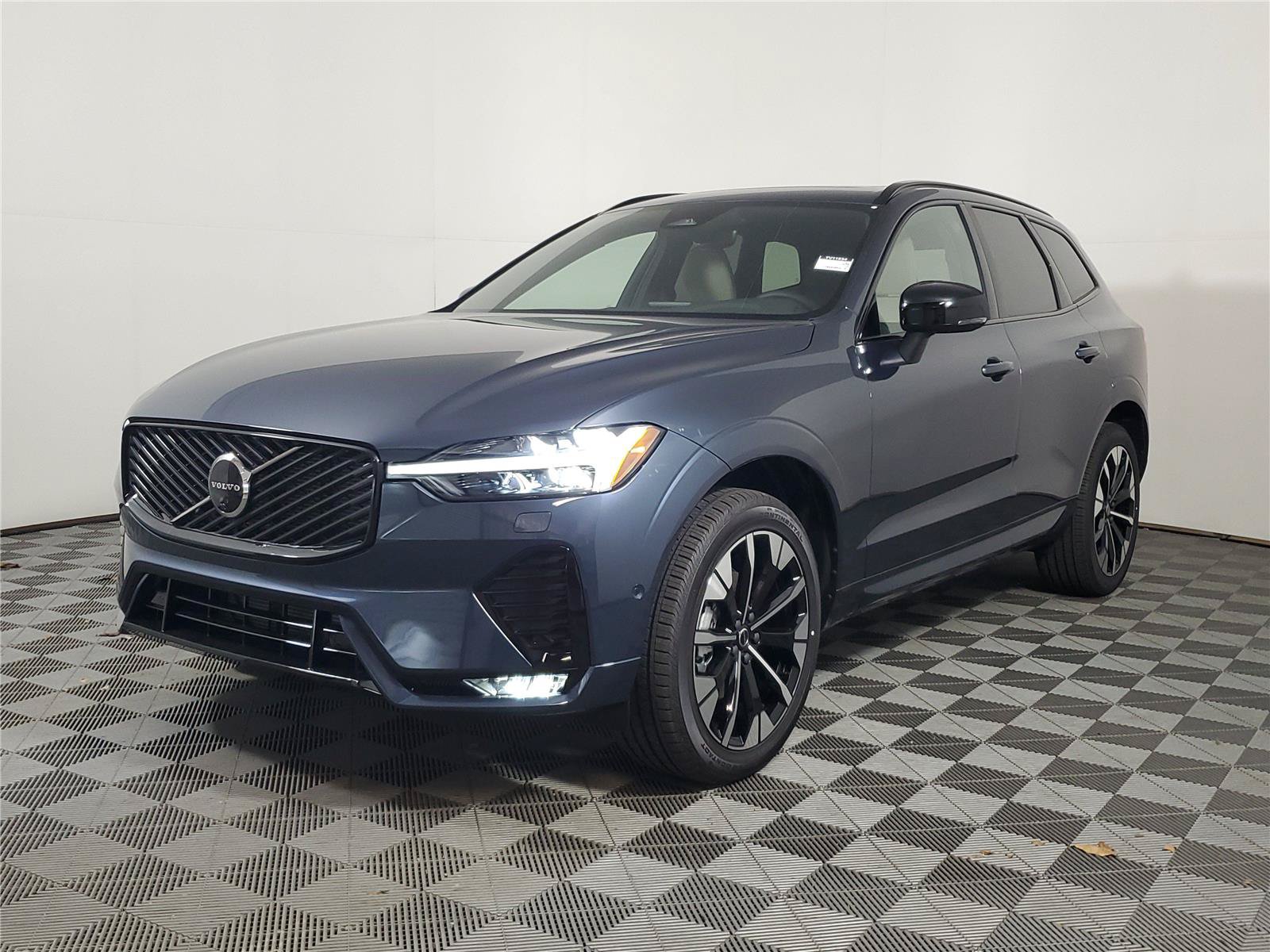 New 2026 Volvo XC60 B5 Plus w/ Protection Package Premier AWD/4WD image 3