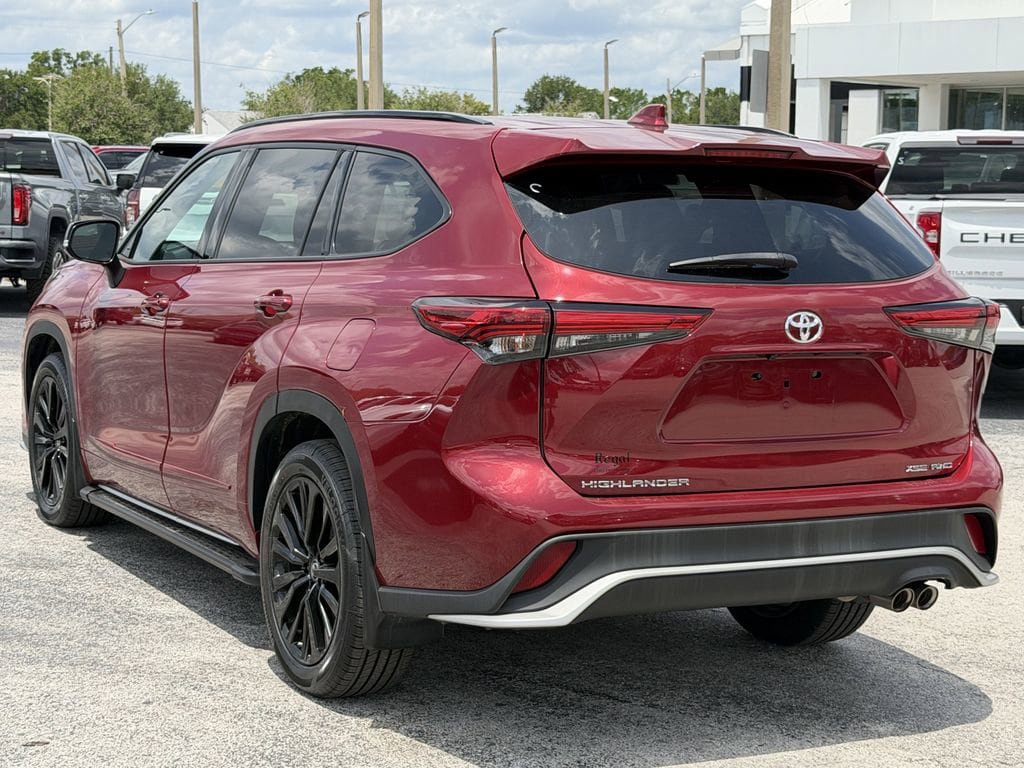 Used 2023 Toyota Highlander XSE AWD/4WD image 7
