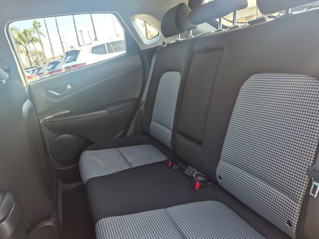 Used 2022 Hyundai Kona SE image 13