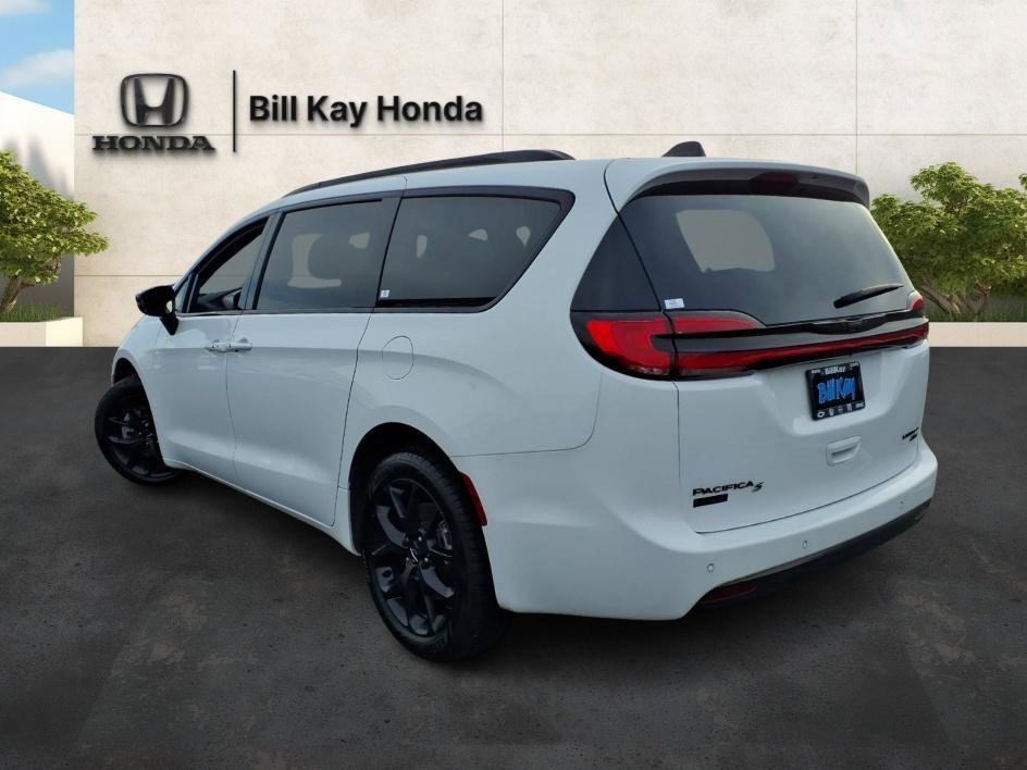 Used 2023 Chrysler Pacifica Limited w/ S Appearance Package image 6